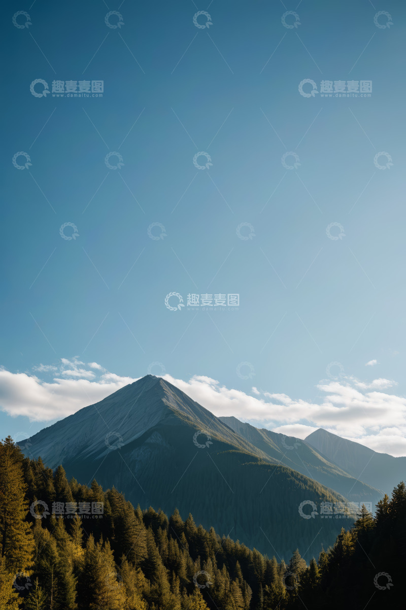 高清大图下载【趣麦麦图】森林环绕的山脉自然景观