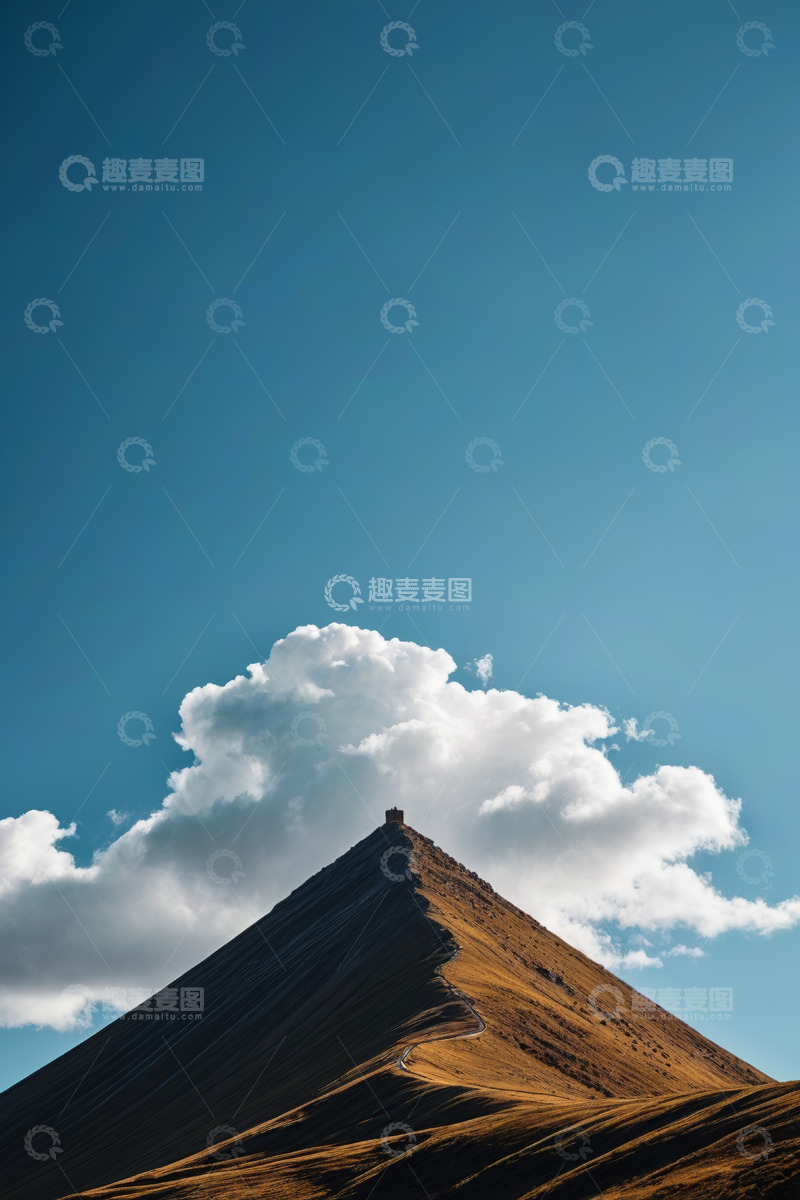 高清大图下载【趣麦麦图】蓝天白云下的锥形山峰