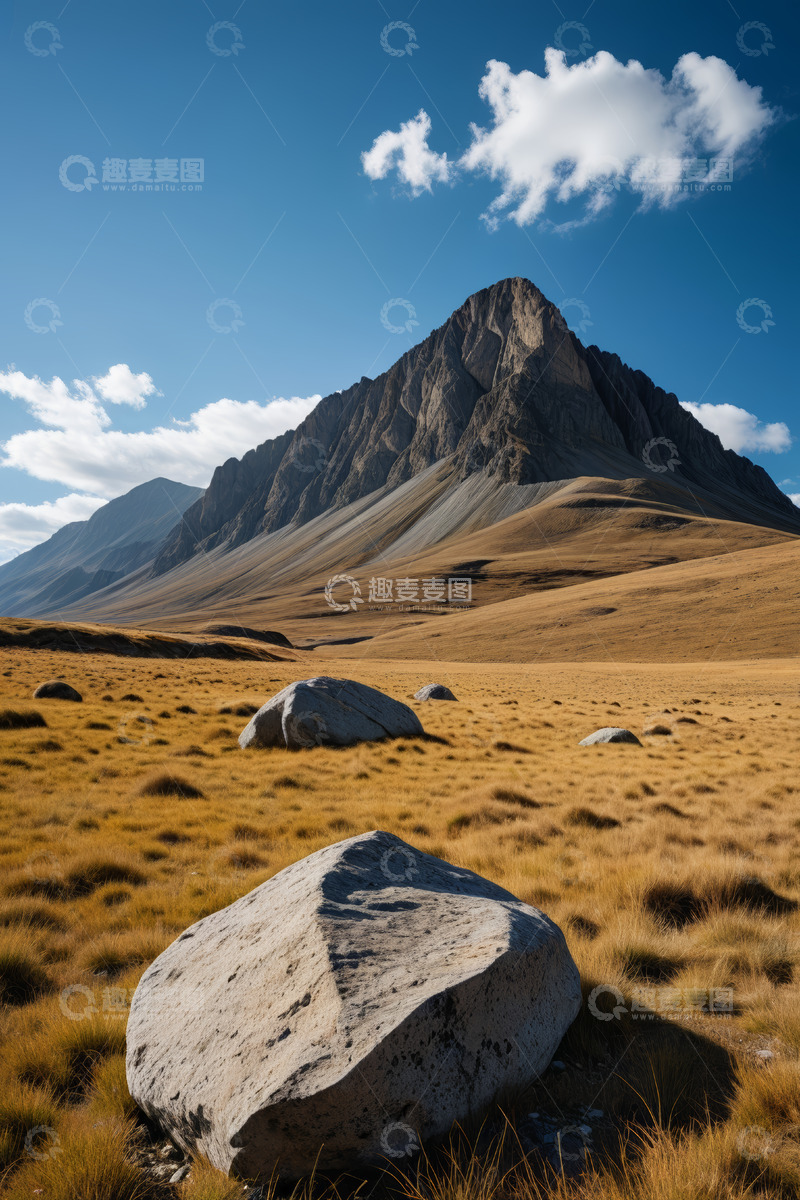 高清大图下载【趣麦麦图】野外高山与草地石头风景