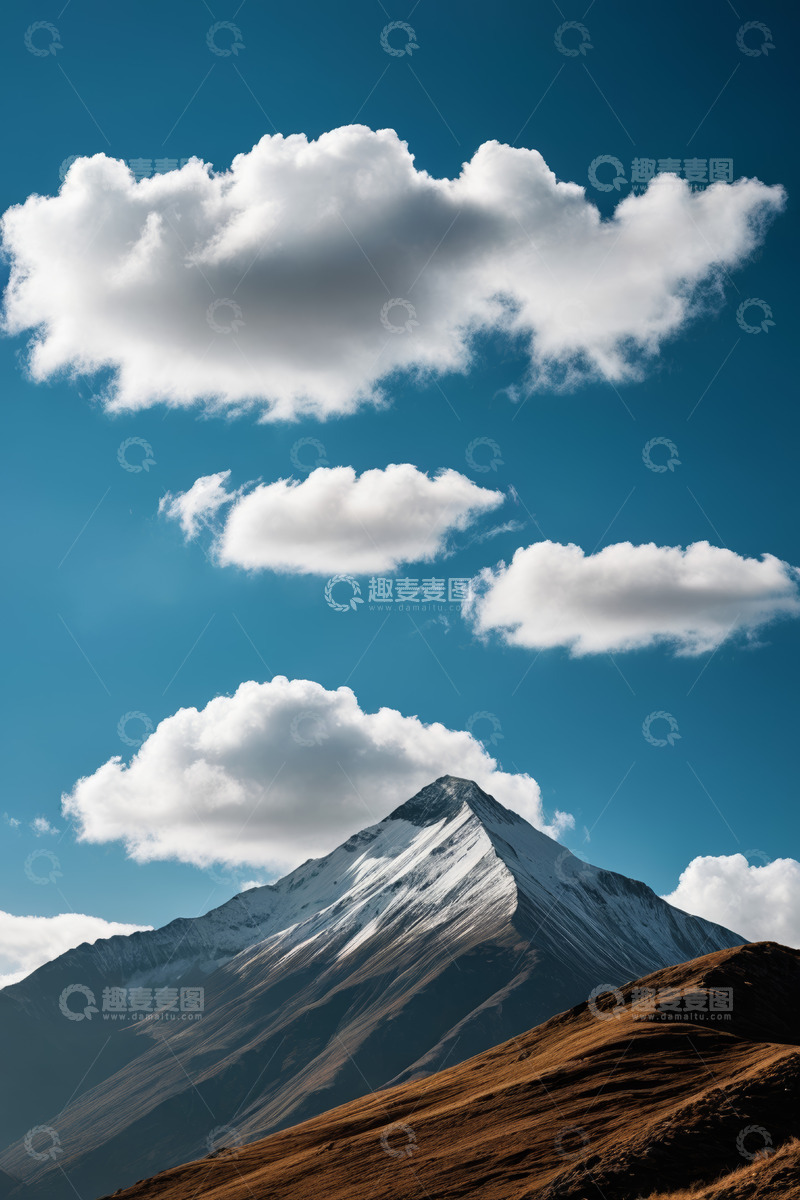 高清大图下载【趣麦麦图】蓝天白云下的雪山远景