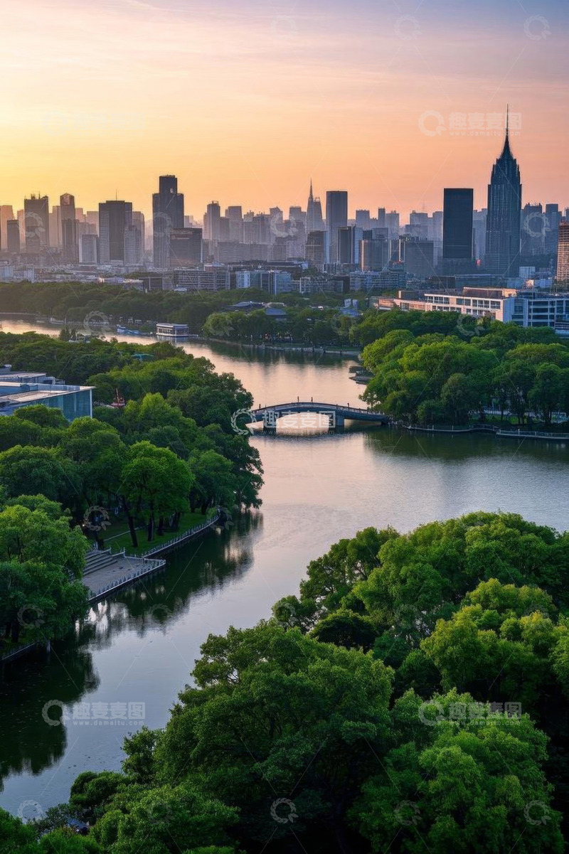 高清大图下载【趣麦麦图】城市河畔绿植与高楼景观