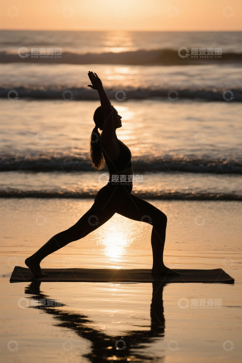 高清大图下载【趣麦麦图】海滩上女人做瑜伽的场景