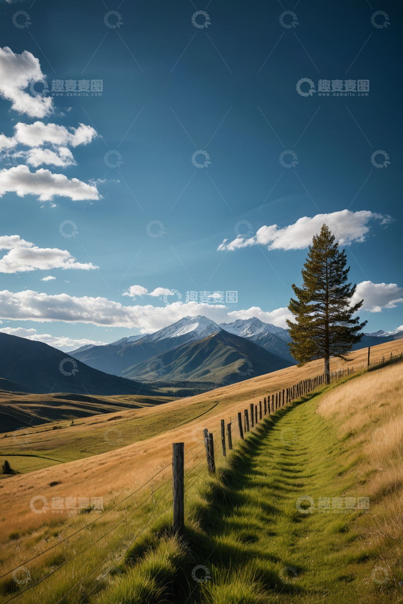 高清大图下载【趣麦麦图】山间草地与围栏风景