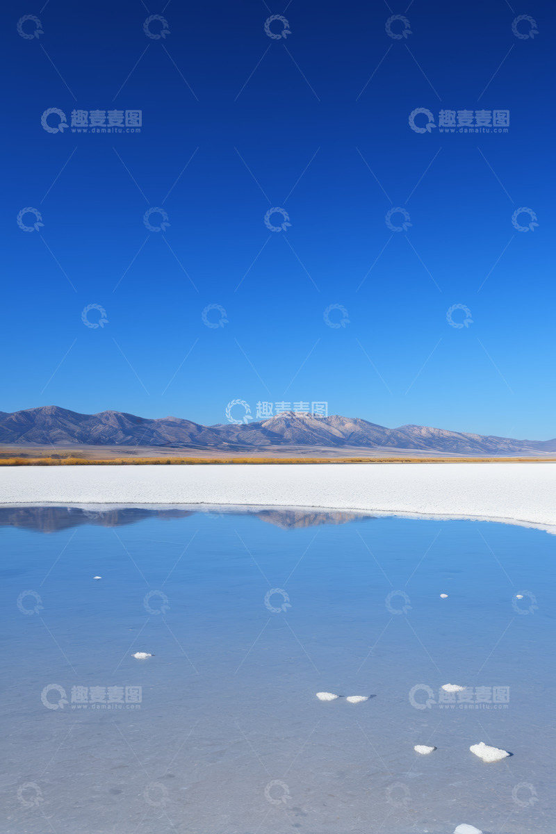 高清大图下载【趣麦麦图】盐湖与远山的静谧风光