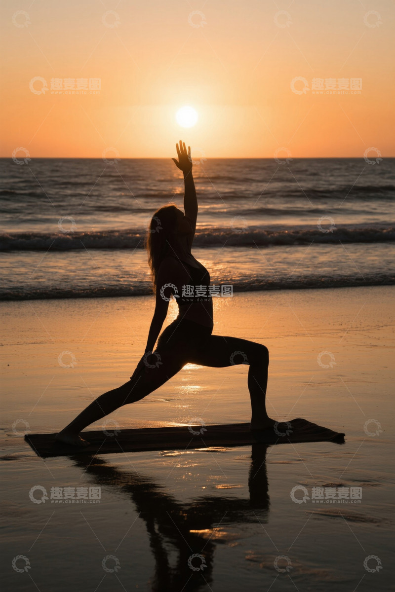 高清大图下载【趣麦麦图】海滩上女子做瑜伽