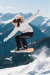 女子雪山单板滑雪跃起瞬间