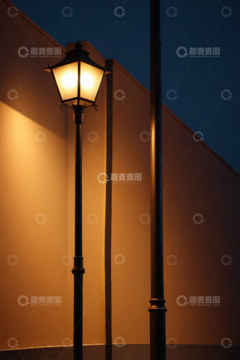 高清大图下载【趣麦麦图】户外夜晚发光的复古路灯