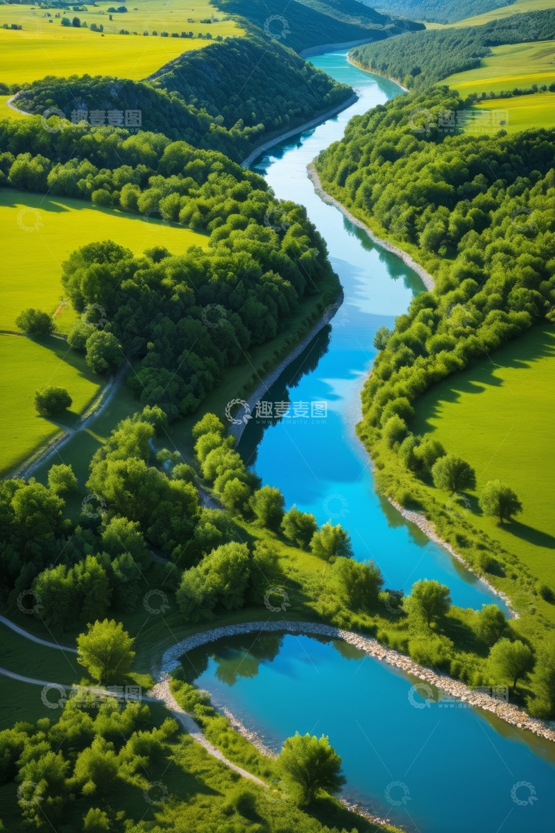 高清大图下载【趣麦麦图】航拍绿色田野间蜿蜒河流