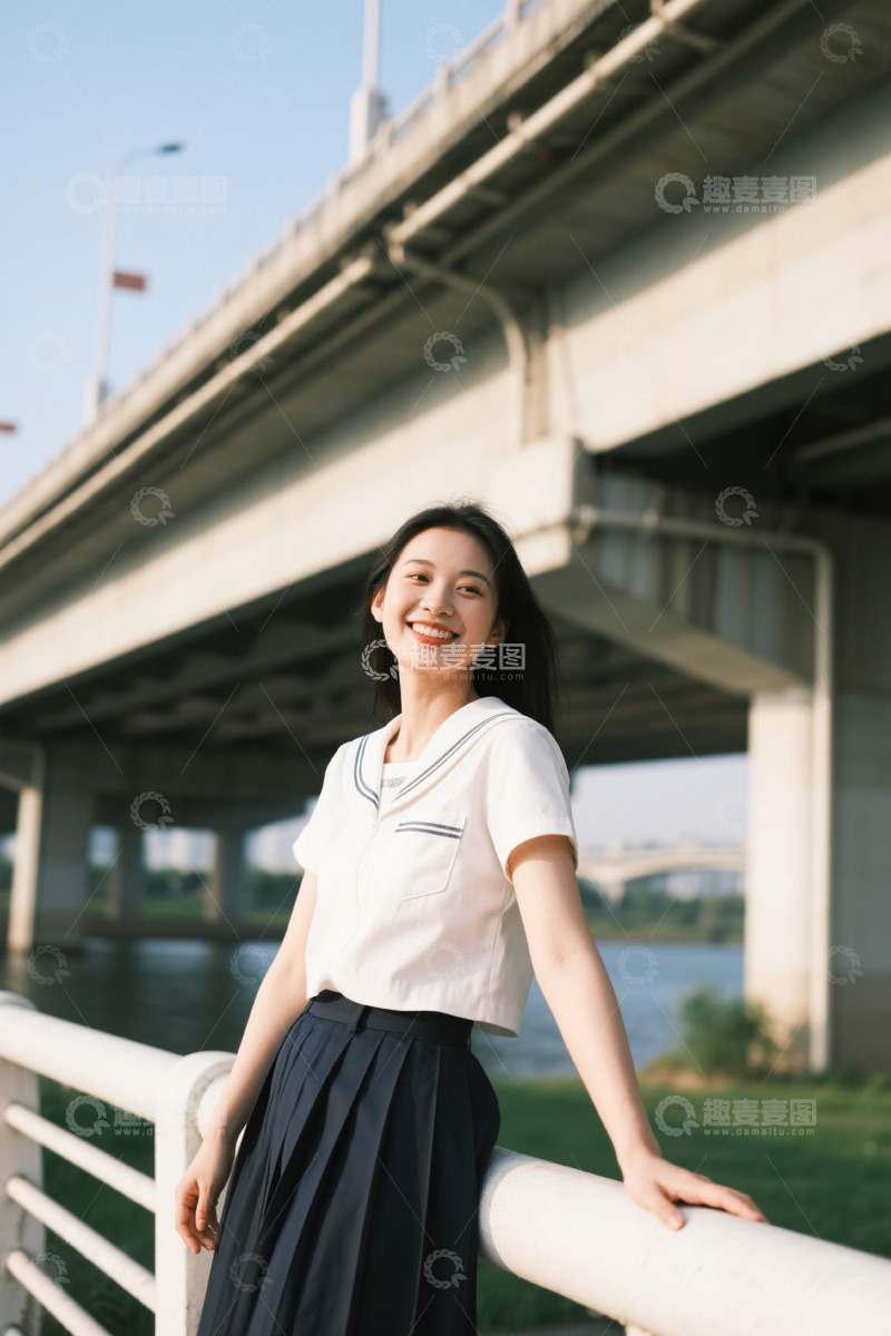 高清大图下载【趣麦麦图】桥边微笑的女生青春写真