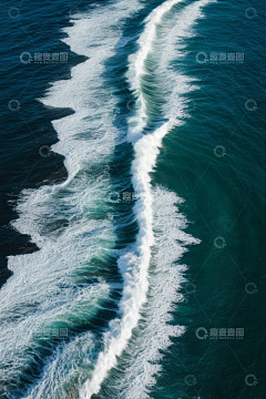 高空俯瞰海面波浪景象