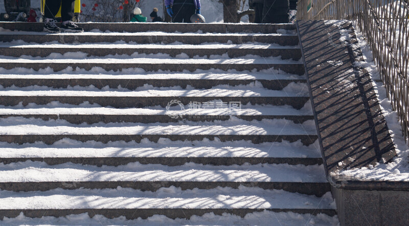 高清大图下载【趣麦麦图】雪后台阶积雪景象
