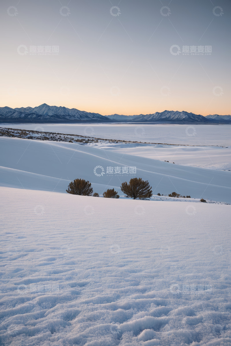 高清大图下载【趣麦麦图】雪山下的雪地自然风光