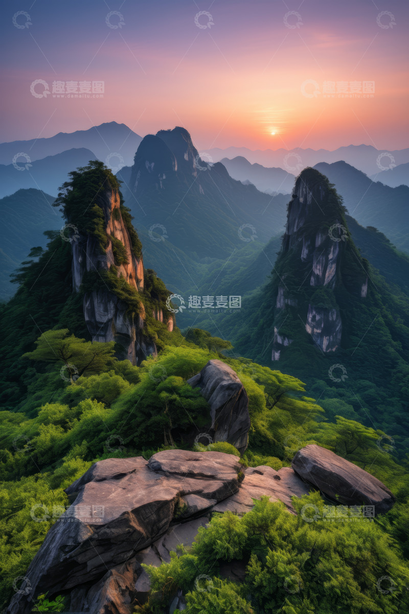 高清大图下载【趣麦麦图】日出时分的壮丽山脉风光