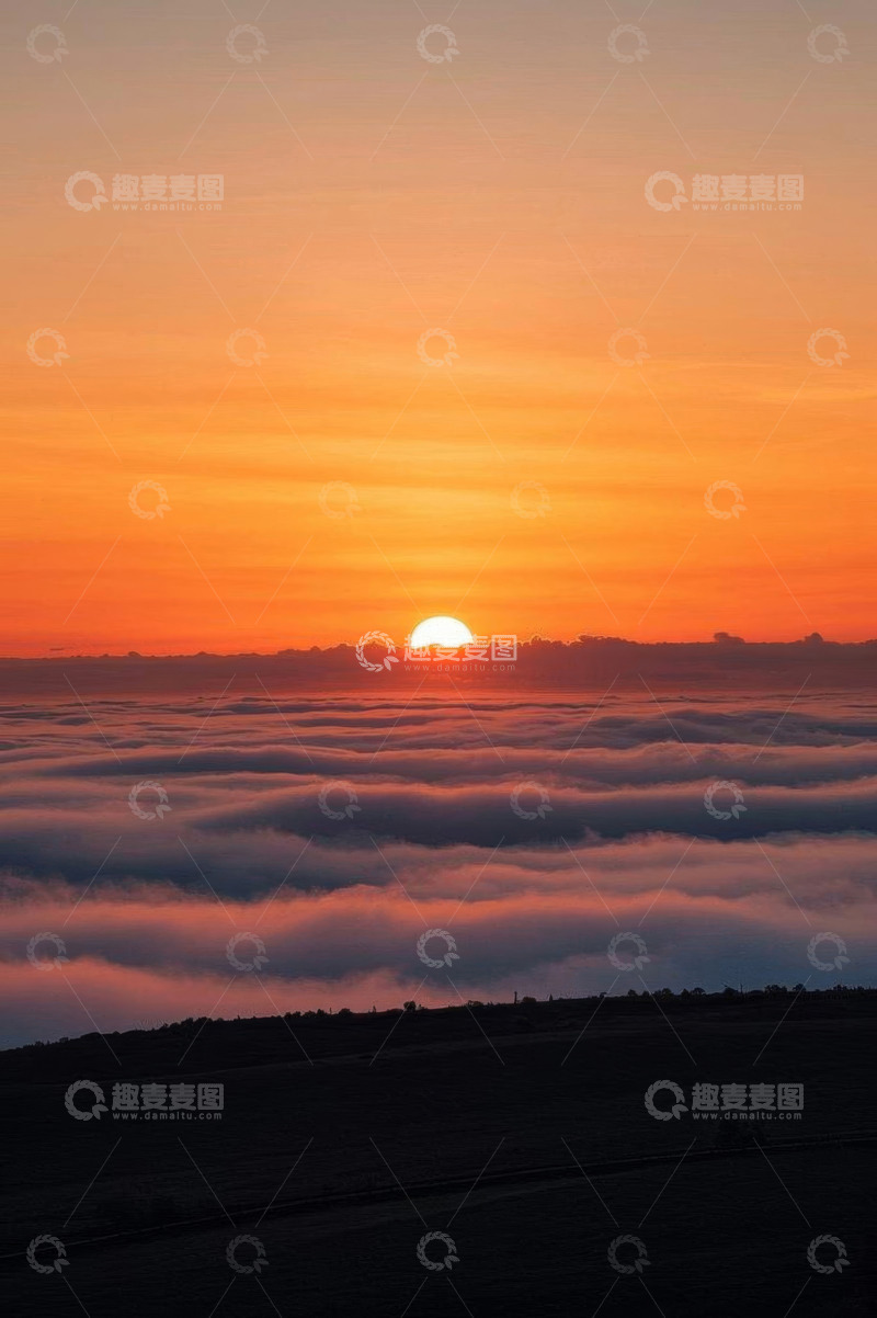 高清大图下载【趣麦麦图】日出时分云海景观