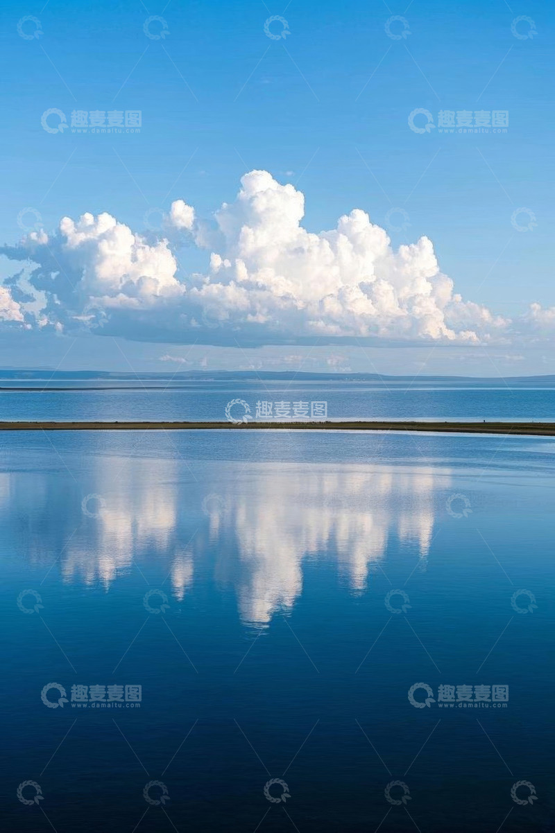 高清大图下载【趣麦麦图】蓝天白云下平静湖面的倒影