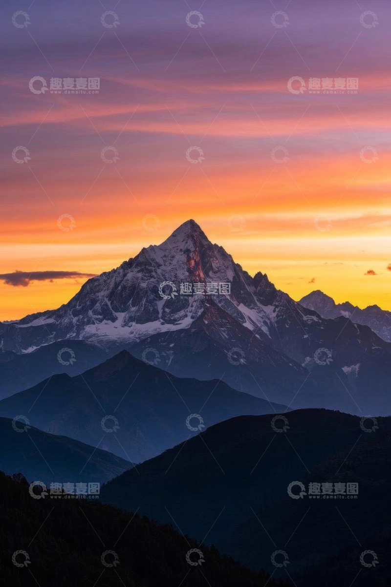 高清大图下载【趣麦麦图】雪山与绚丽天空自然景观
