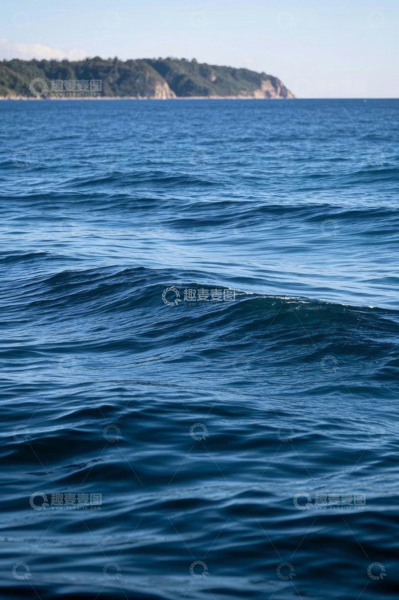 高清大图下载【趣麦麦图】蓝色海洋与远处岛屿景观