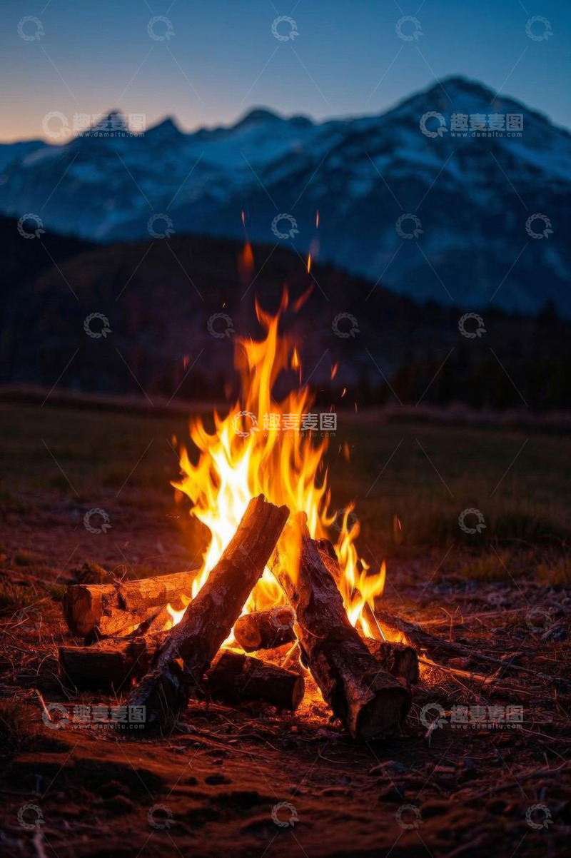 高清大图下载【趣麦麦图】户外山间篝火景观