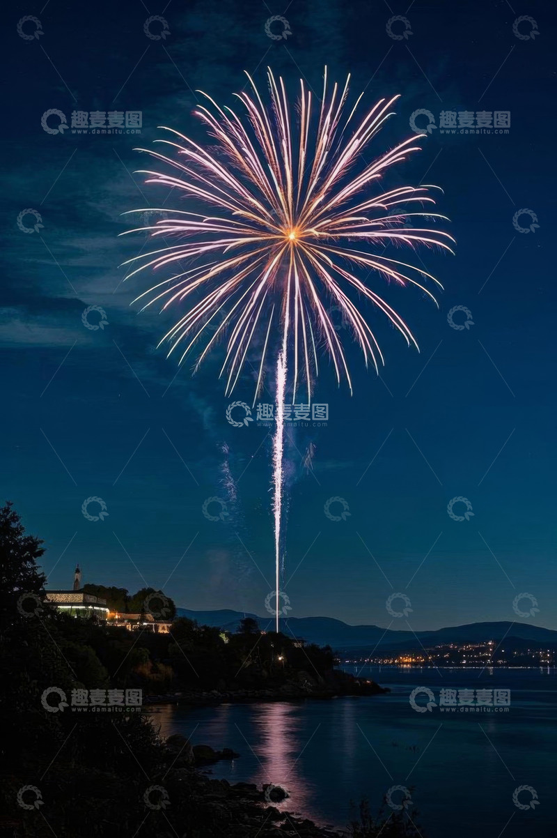 高清大图下载【趣麦麦图】夜空下湖畔绽放的烟花