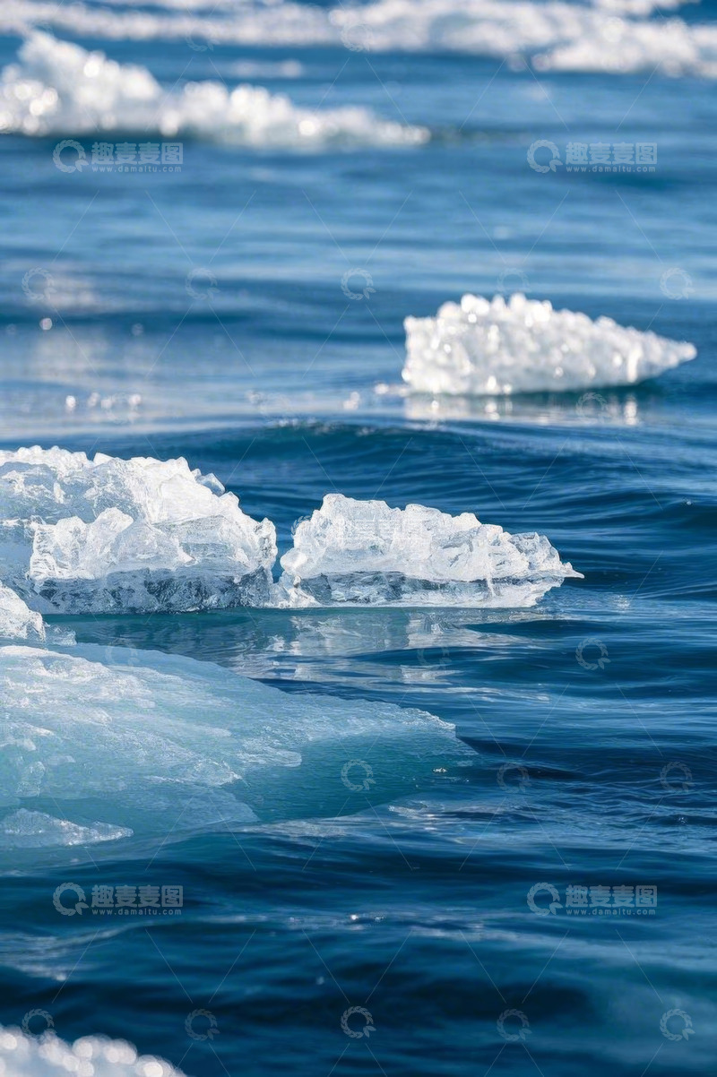 高清大图下载【趣麦麦图】海面上漂浮的冰块