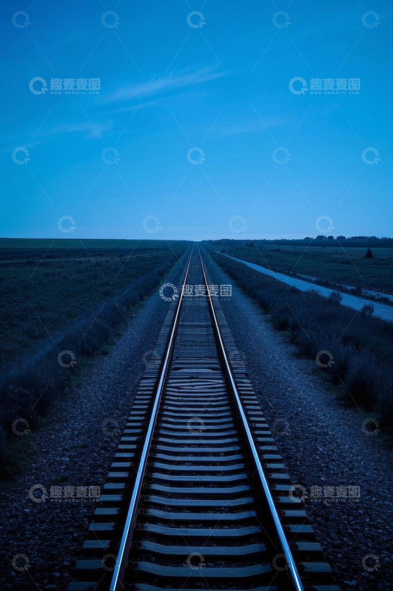 高清大图下载【趣麦麦图】旷野中的铁路轨道