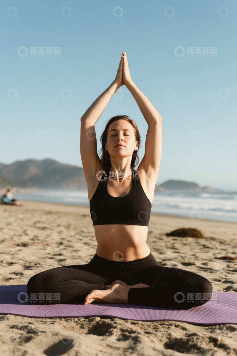 高清大图下载【趣麦麦图】沙滩瑜伽女性冥想放松