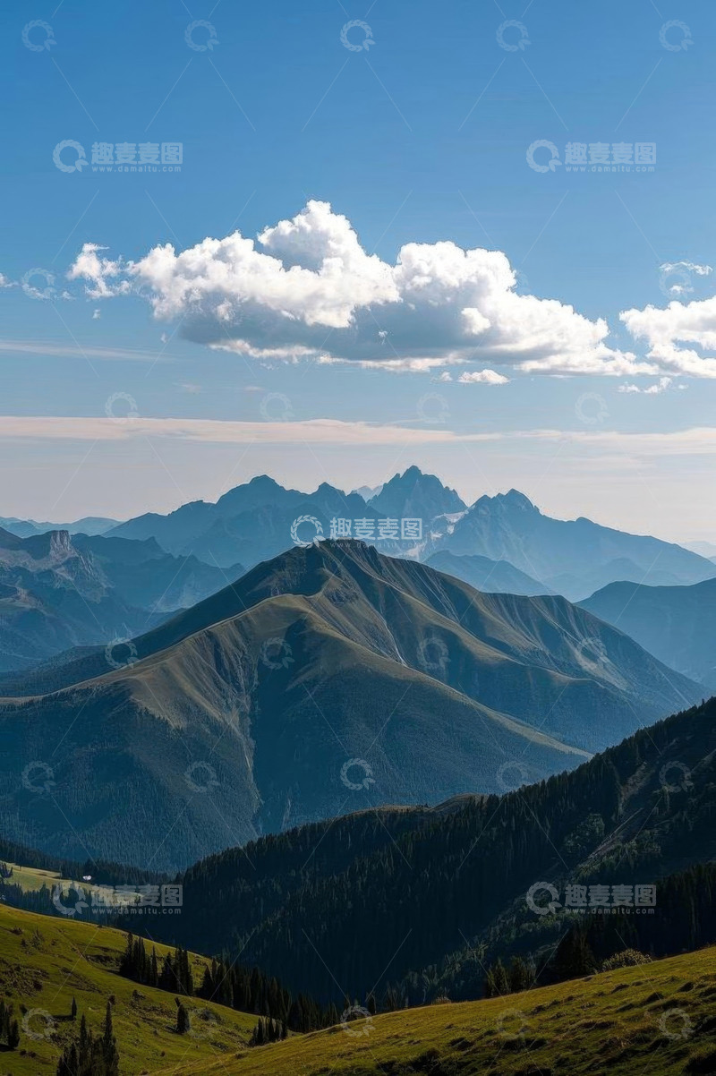 高清大图下载【趣麦麦图】蓝天白云下的连绵山脉景观
