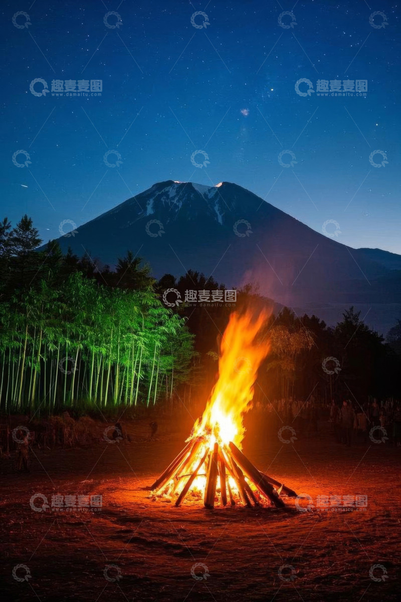 高清大图下载【趣麦麦图】夜晚篝火旁的富士山景色