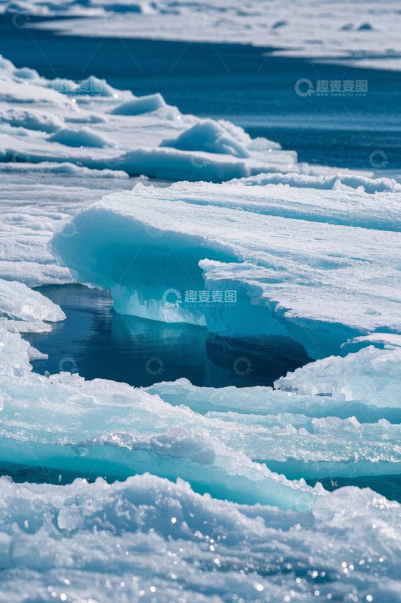 高清大图下载【趣麦麦图】冰川水面漂浮的冰块景观