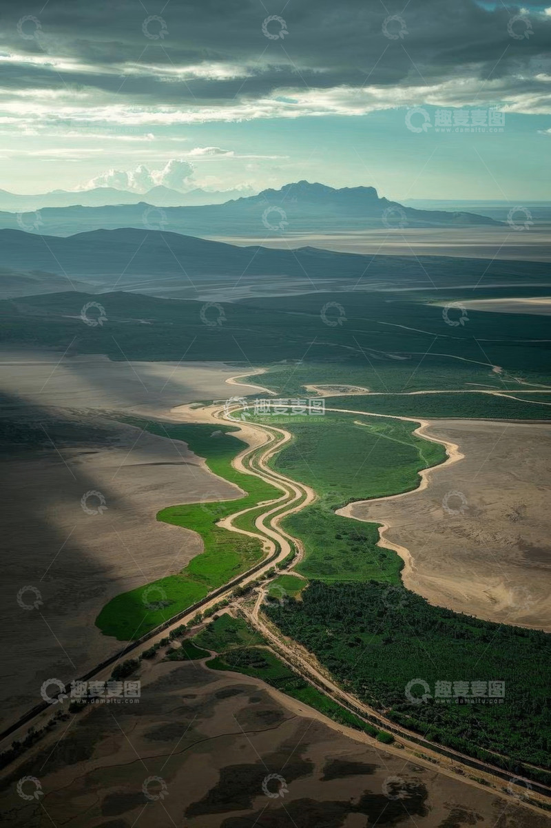 高清大图下载【趣麦麦图】航拍原野蜿蜒道路与远山景观