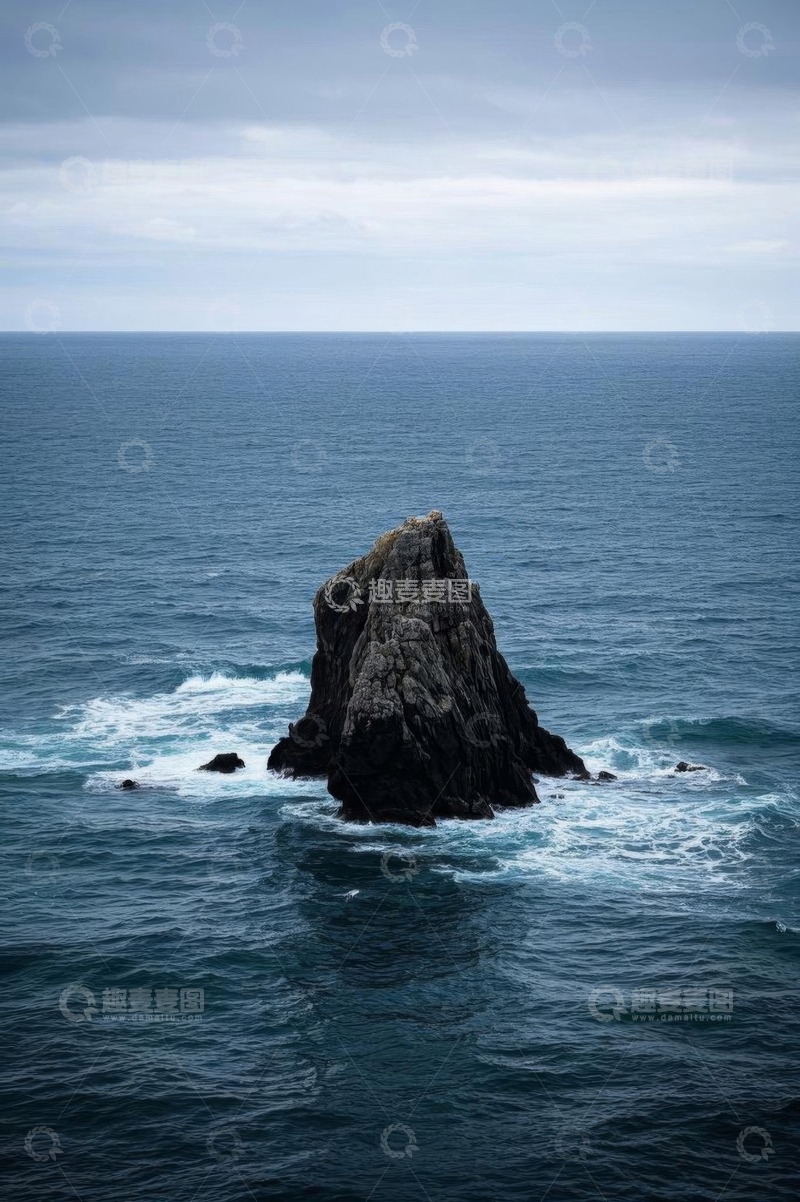 高清大图下载【趣麦麦图】海中孤立岩石景观