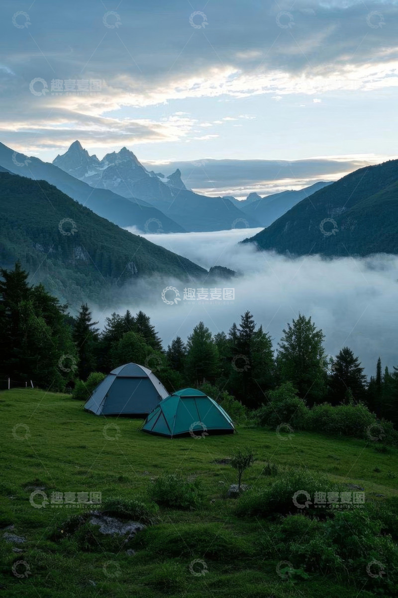 高清大图下载【趣麦麦图】山间草地露营帐篷风景