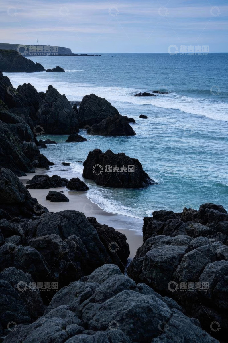 高清大图下载【趣麦麦图】海岸边的礁石与海浪景观