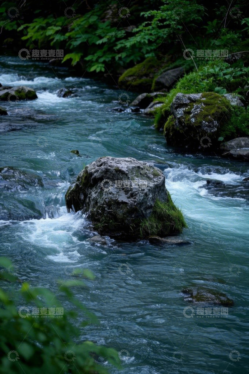 高清大图下载【趣麦麦图】山间溪流与岸边岩石景观