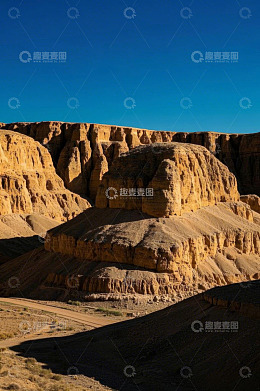 沙漠地区壮丽的土林景观