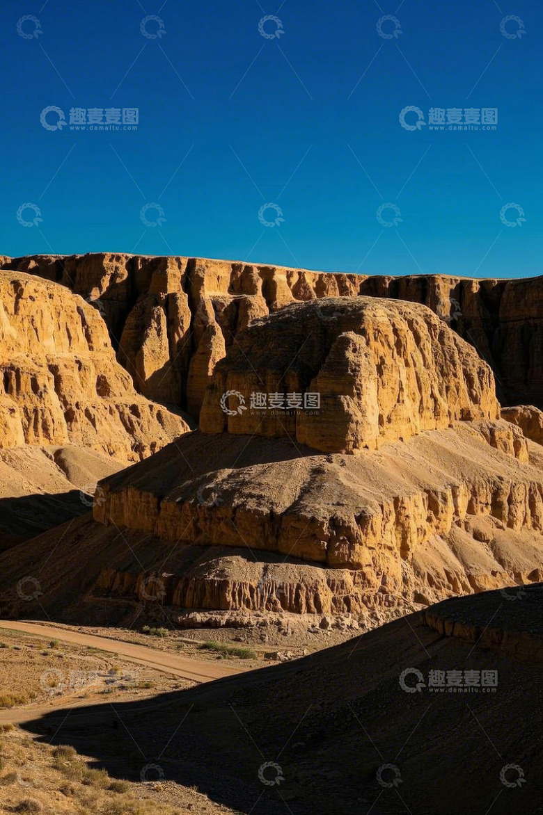 沙漠地区壮丽的土林景观
