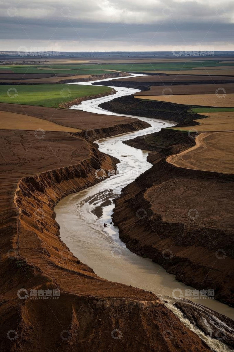 高清大图下载【趣麦麦图】航拍蜿蜒河流与广袤田野