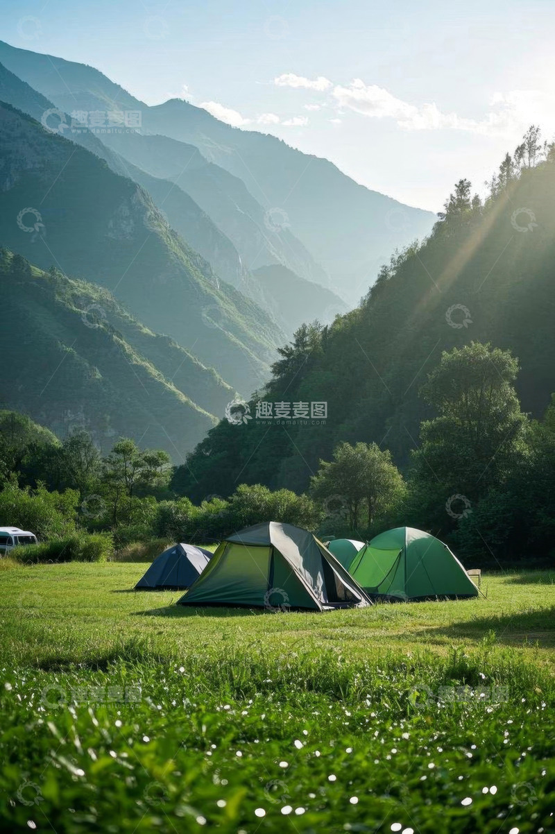 高清大图下载【趣麦麦图】山间草地露营帐篷风景
