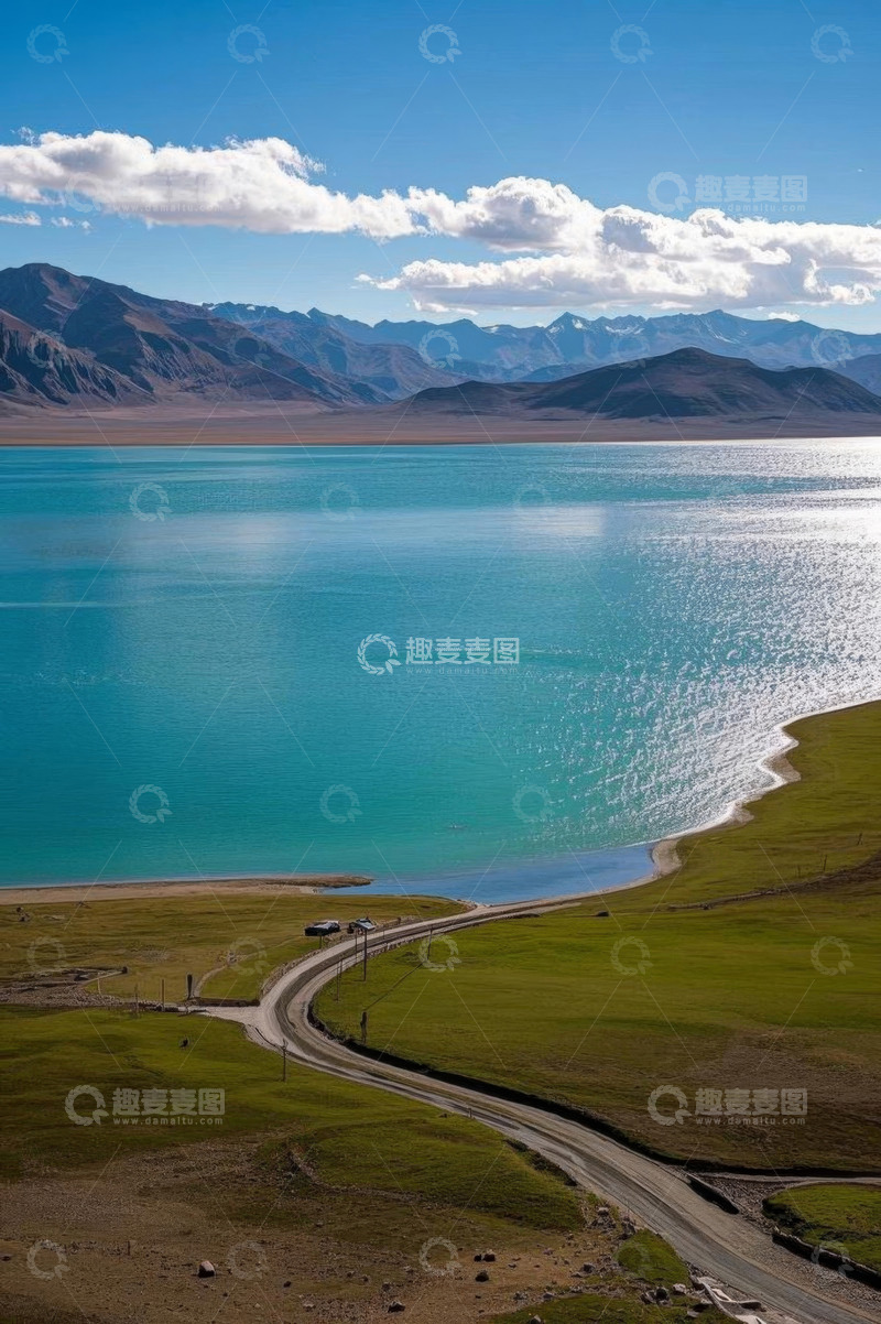 高清大图下载【趣麦麦图】西藏湖泊与蜿蜒公路风光