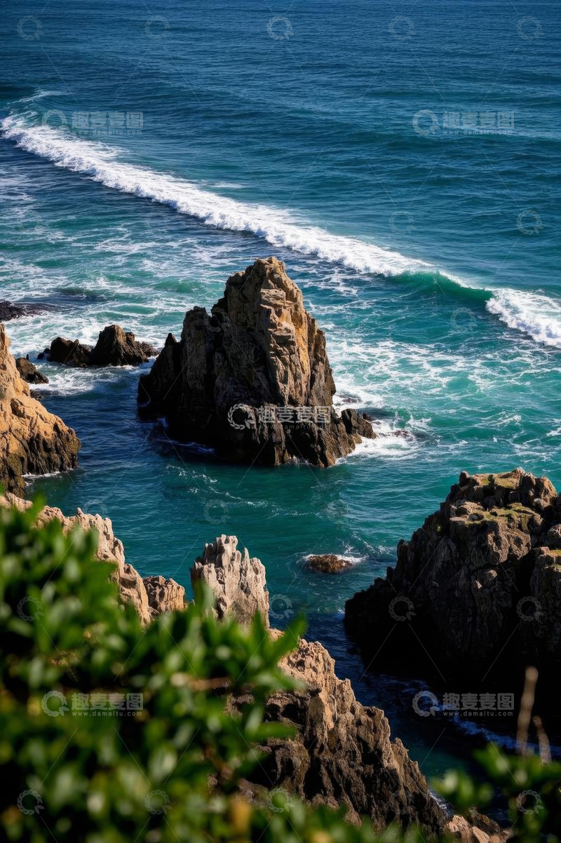 高清大图下载【趣麦麦图】海岸边海浪拍打岩石景象