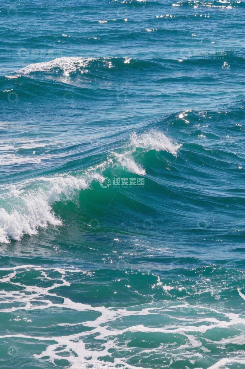高清大图下载【趣麦麦图】蓝色海洋中的翻涌波浪