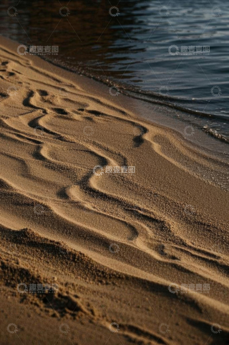 高清大图下载【趣麦麦图】海滩边细腻沙滩与海水景象