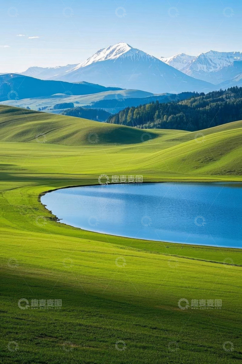 高清大图下载【趣麦麦图】草原湖泊与远处雪山风景