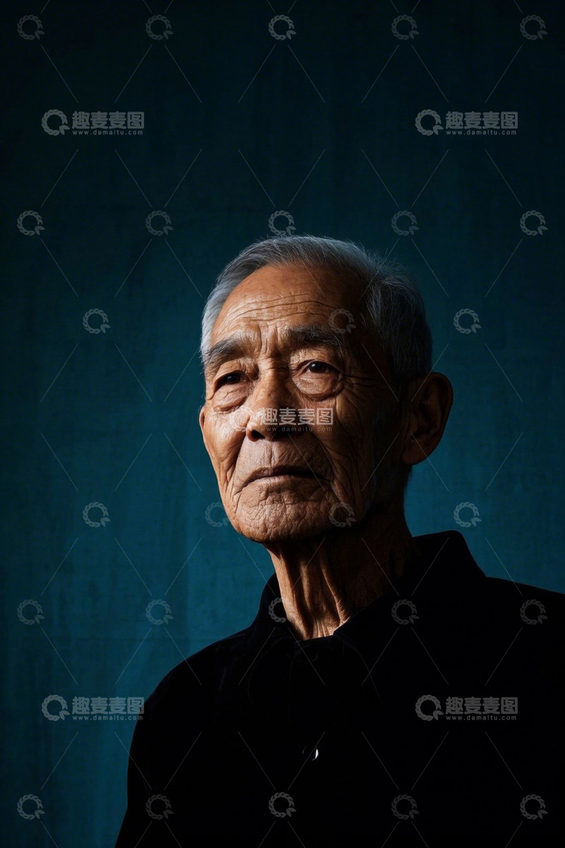 高清大图下载【趣麦麦图】深色背景下年迈的亚洲男子肖像