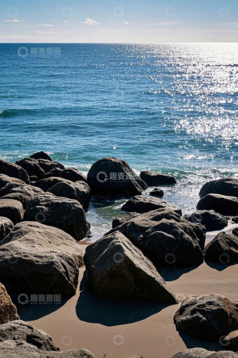 高清大图下载【趣麦麦图】海滩边海浪拍打礁石景象