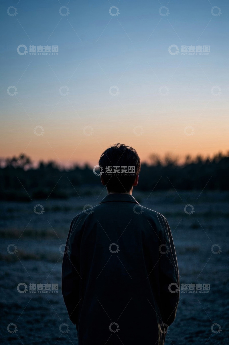 高清大图下载【趣麦麦图】落日余晖下孤独的背影
