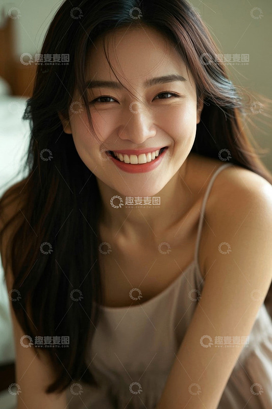 笑容甜美女孩写真照片