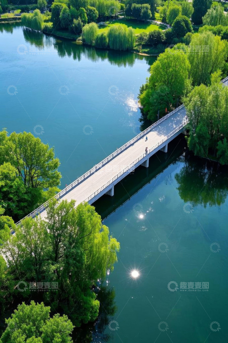 高清大图下载【趣麦麦图】公园湖泊上的桥梁高空视角