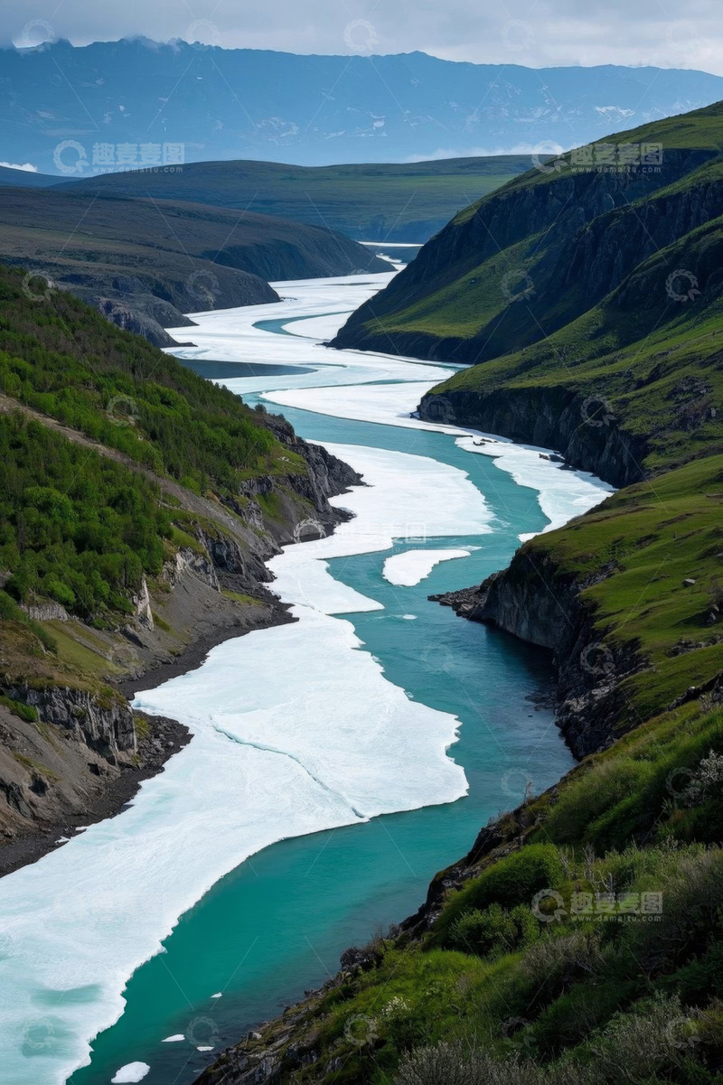 高清大图下载【趣麦麦图】山谷中河流及未融化的冰块景观