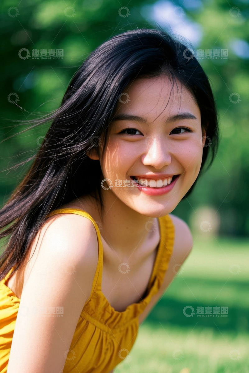 高清大图下载【趣麦麦图】阳光下笑容甜美的亚洲女孩